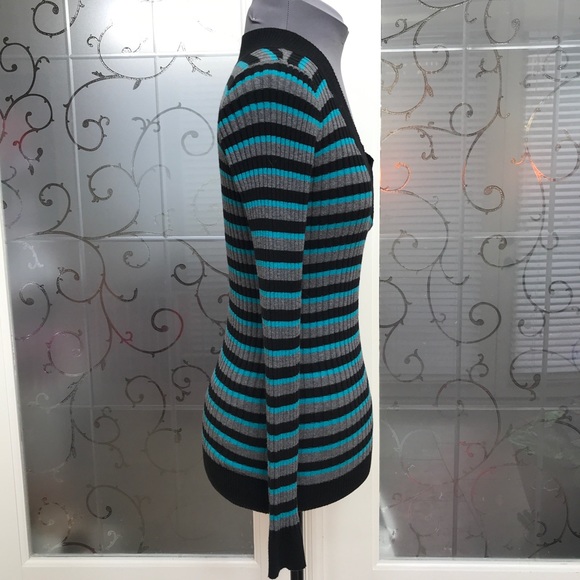 NWOT - LEI - Ribbed Tri-Color V-Neck Sweater - Picture 3 of 6